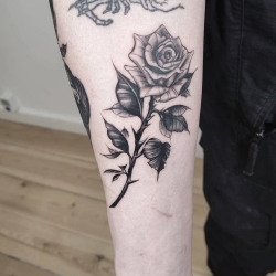 små blomster tatovering