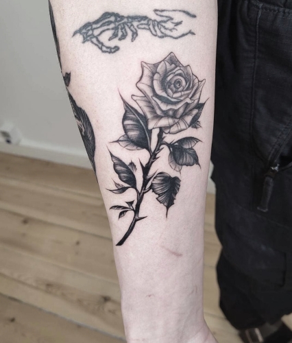 små blomster tatovering